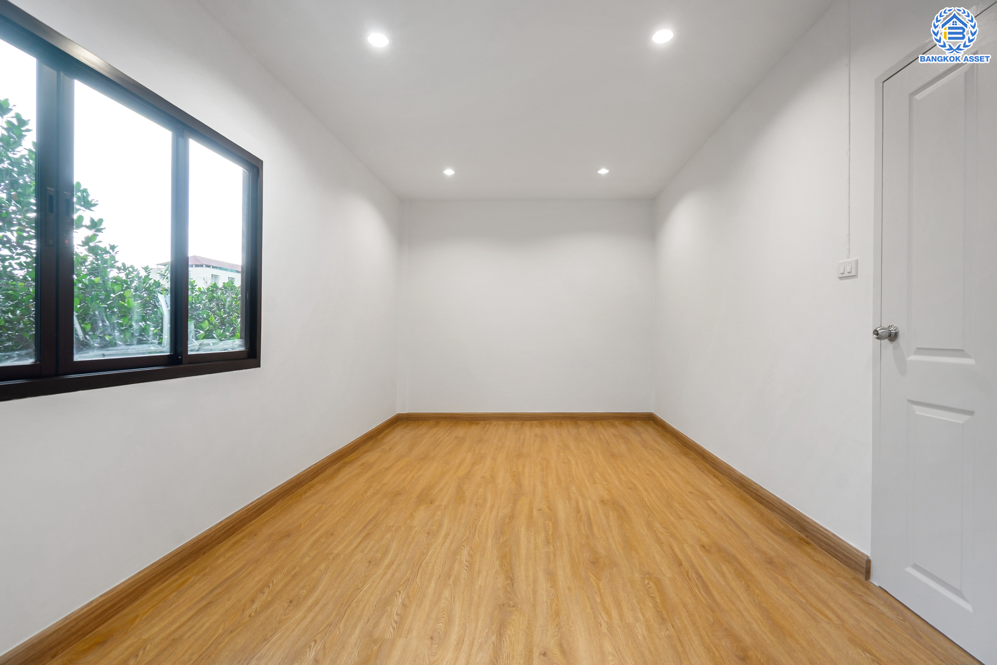 บ้านมือสองตกแต่งใหม่ ม.ซอยเรวดี58 รัตนาธิเบศร์ ทาวน์โฮม 3 ชั้น เนื้อที่ 19 ตร.ว. ฟังก์ชัน 4 ห้องนอน 3 ห้องน้ำ 1 ที่จอดรถ พร้อมตอบโจทย์ทุกการเข้าอยู่ บนทำเลเดินทางสะดวก เข้า-ออก ได้หลายเส้นทาง ใกล้เซ็นทรัลรัตนาธิเบศร์ และรถไฟฟ้าสายสีม่วง "สถานีบางกระสอ"